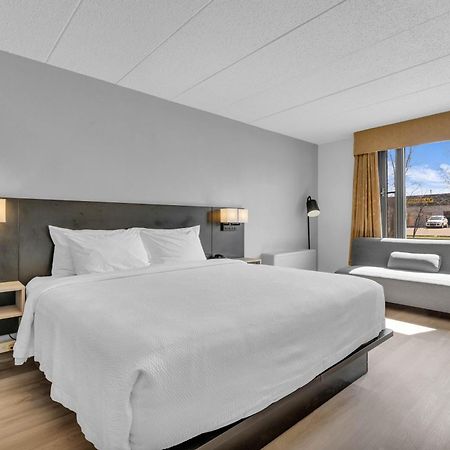 Seven Oaks Hotel Риджайна Экстерьер фото