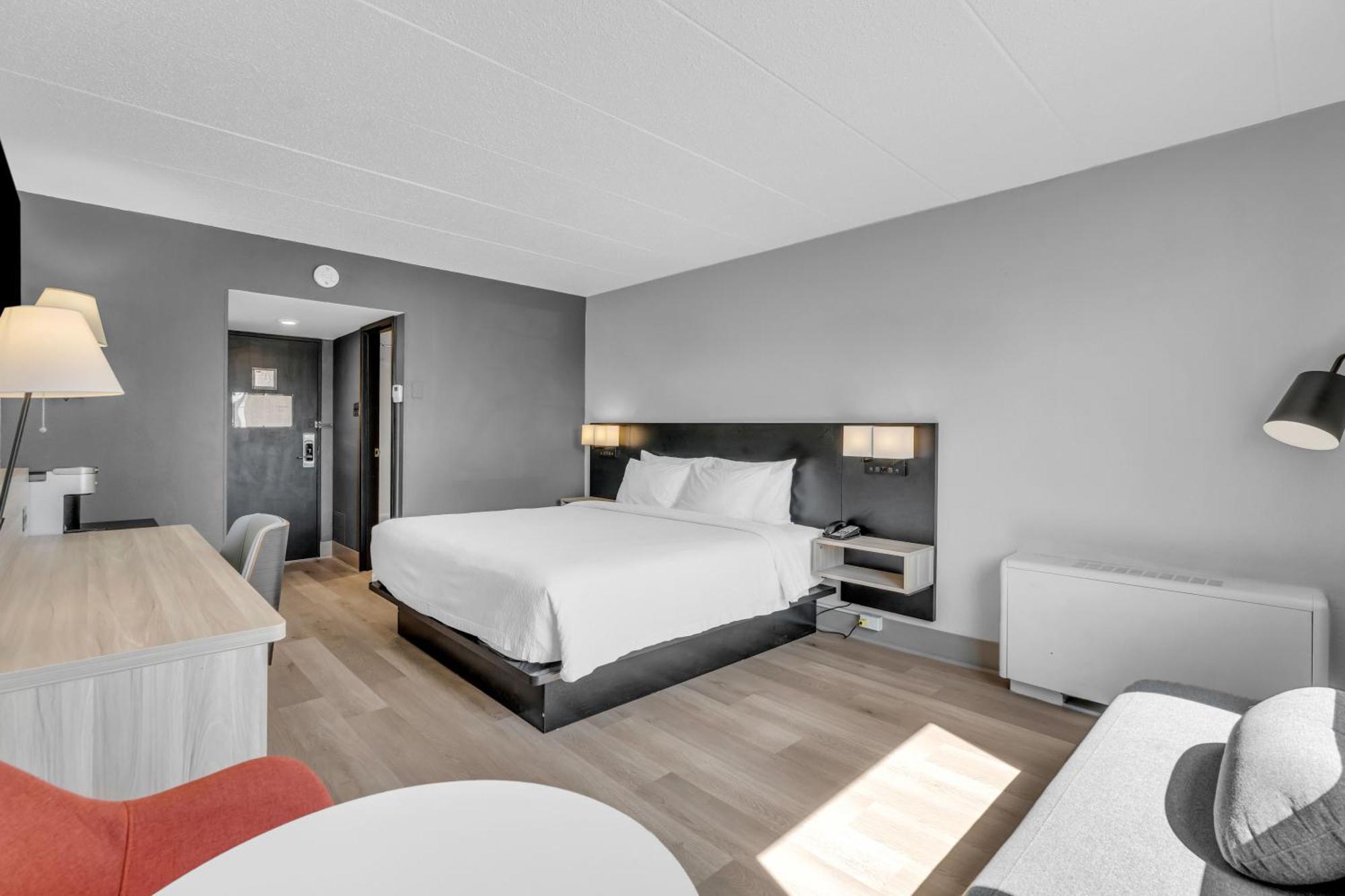 Seven Oaks Hotel Риджайна Экстерьер фото