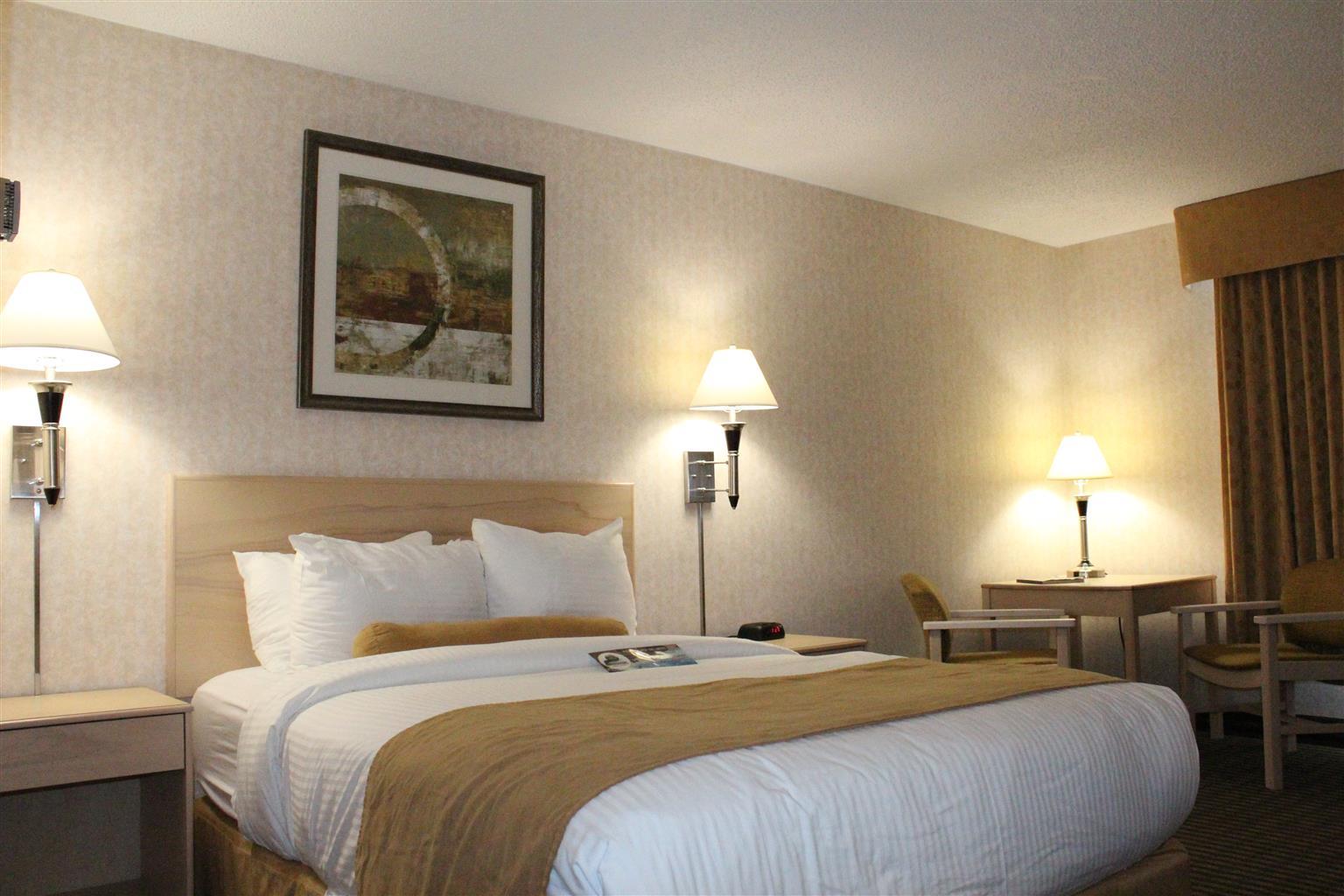 Seven Oaks Hotel Риджайна Экстерьер фото