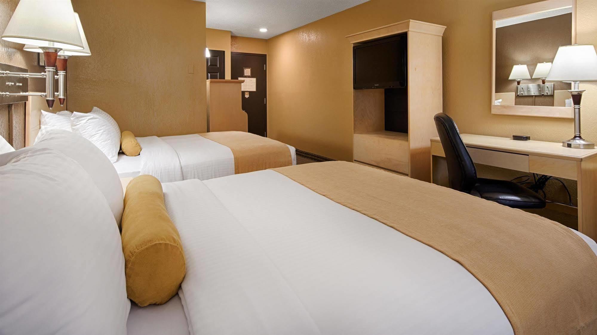 Seven Oaks Hotel Риджайна Экстерьер фото