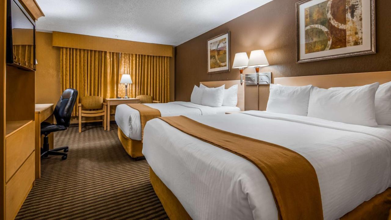 Seven Oaks Hotel Риджайна Экстерьер фото
