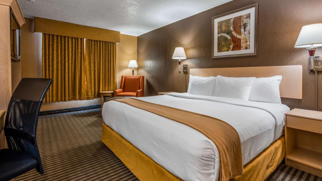 Seven Oaks Hotel Риджайна Экстерьер фото