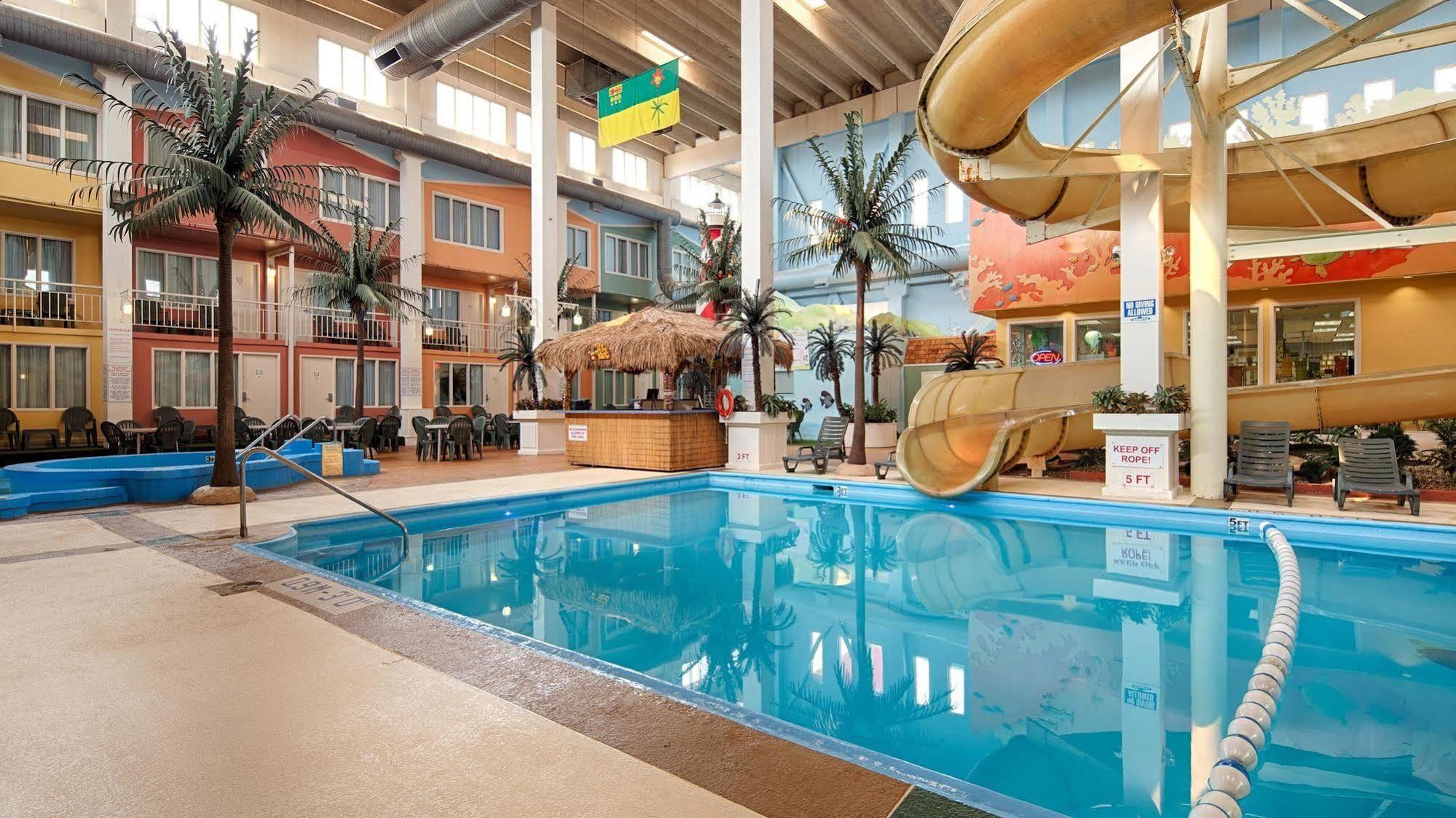Seven Oaks Hotel Риджайна Экстерьер фото
